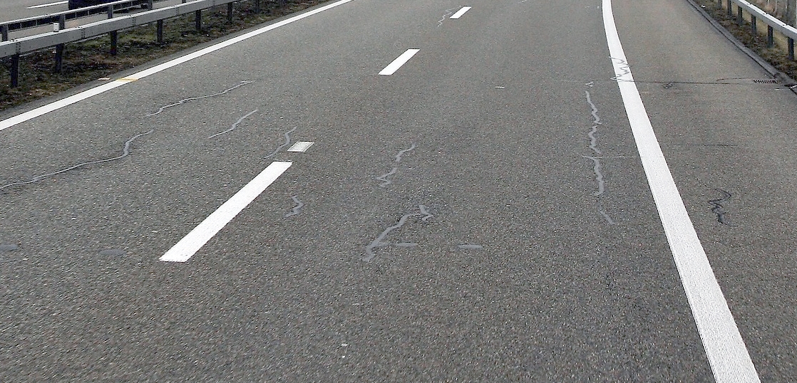 道路面のクラックイメージ画像